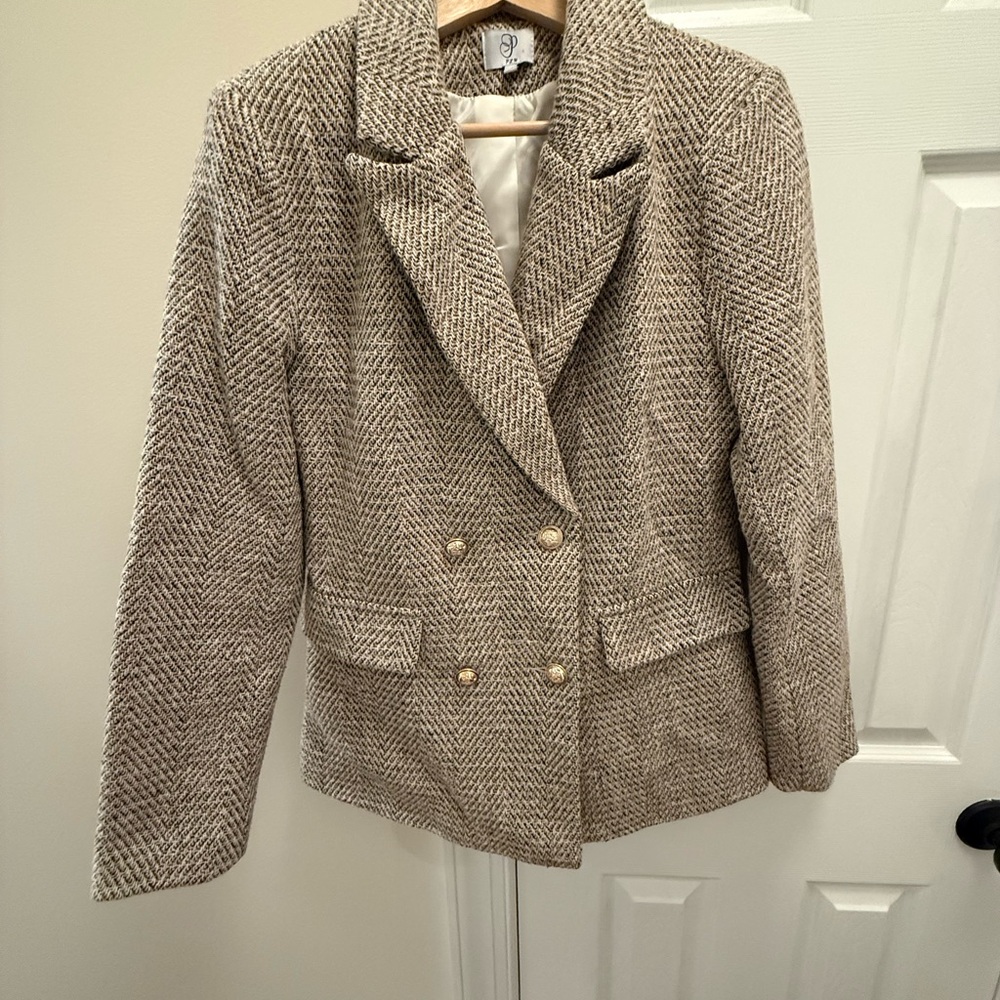 Chic Herringbone Blazer - Cream